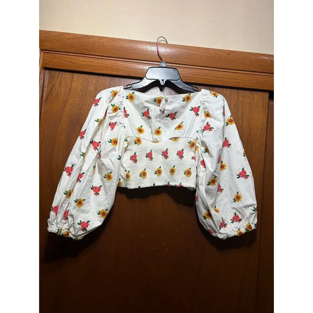 FARM Rio Floral Embroidered Cropped Blouse XS Puff Sleeve Smocked Back